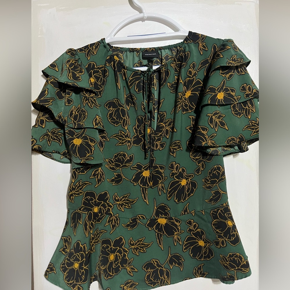 Who What Wear floral green blouse Size M